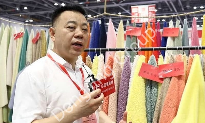 A pele artificial está entrando na era chinesa, a pele artificial longa do leste está liderando uma nova tendência da moda high-end